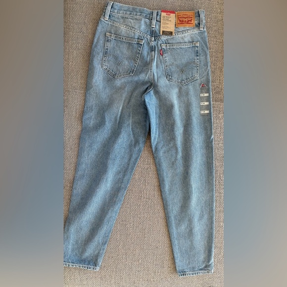 Levi’s High-Waisted Mom Jean – Size 27 - Picture 8 of 10